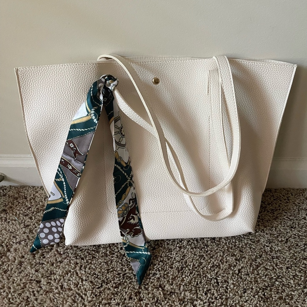 White tote purse